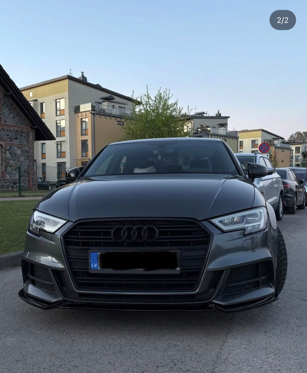Audi A3 Limousine 2019 — aizmugurējā difuzora, priekšējās bampera lūpas un sānu moldingu pievienošana.
