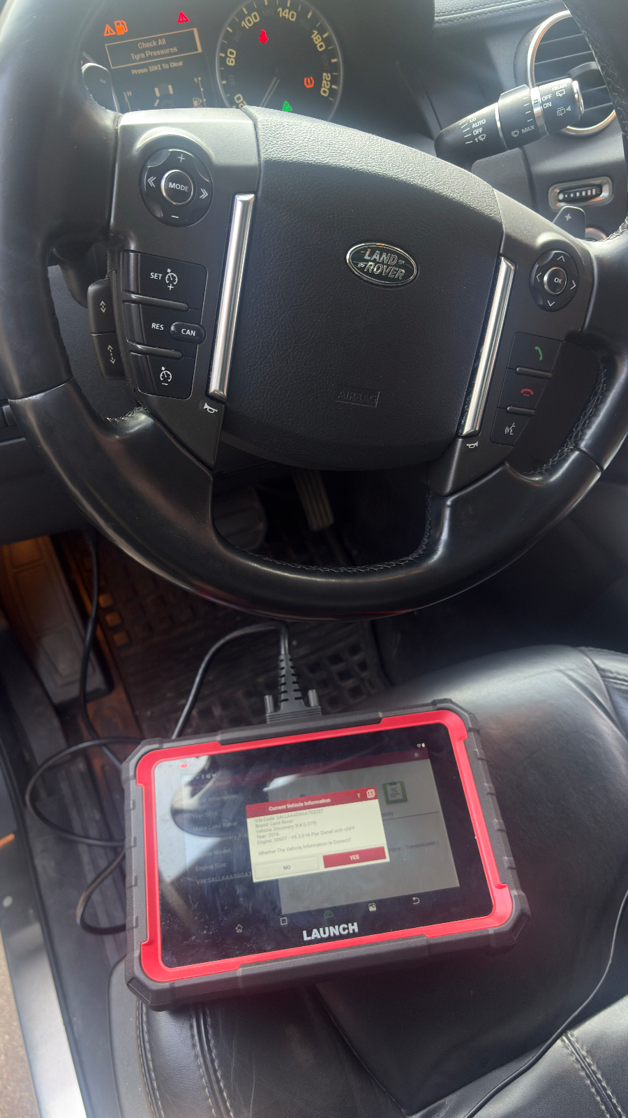 Land Rover Discovery 2016 — eļļas maiņa