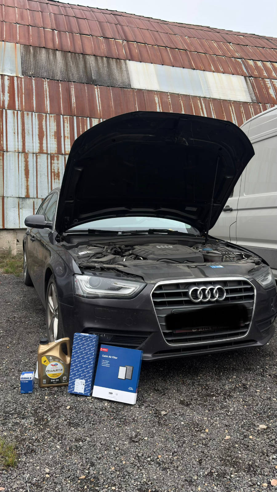 Audi Avant A4 B8 2012 — eļļas un eļļas, gaisa un salona filtru maiņa