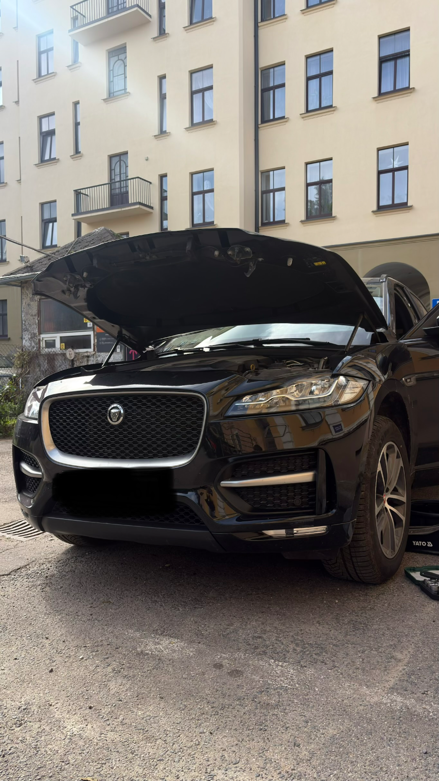 Jaguar F-Pace 2018 — eļļas maiņa un visu filtru maiņa